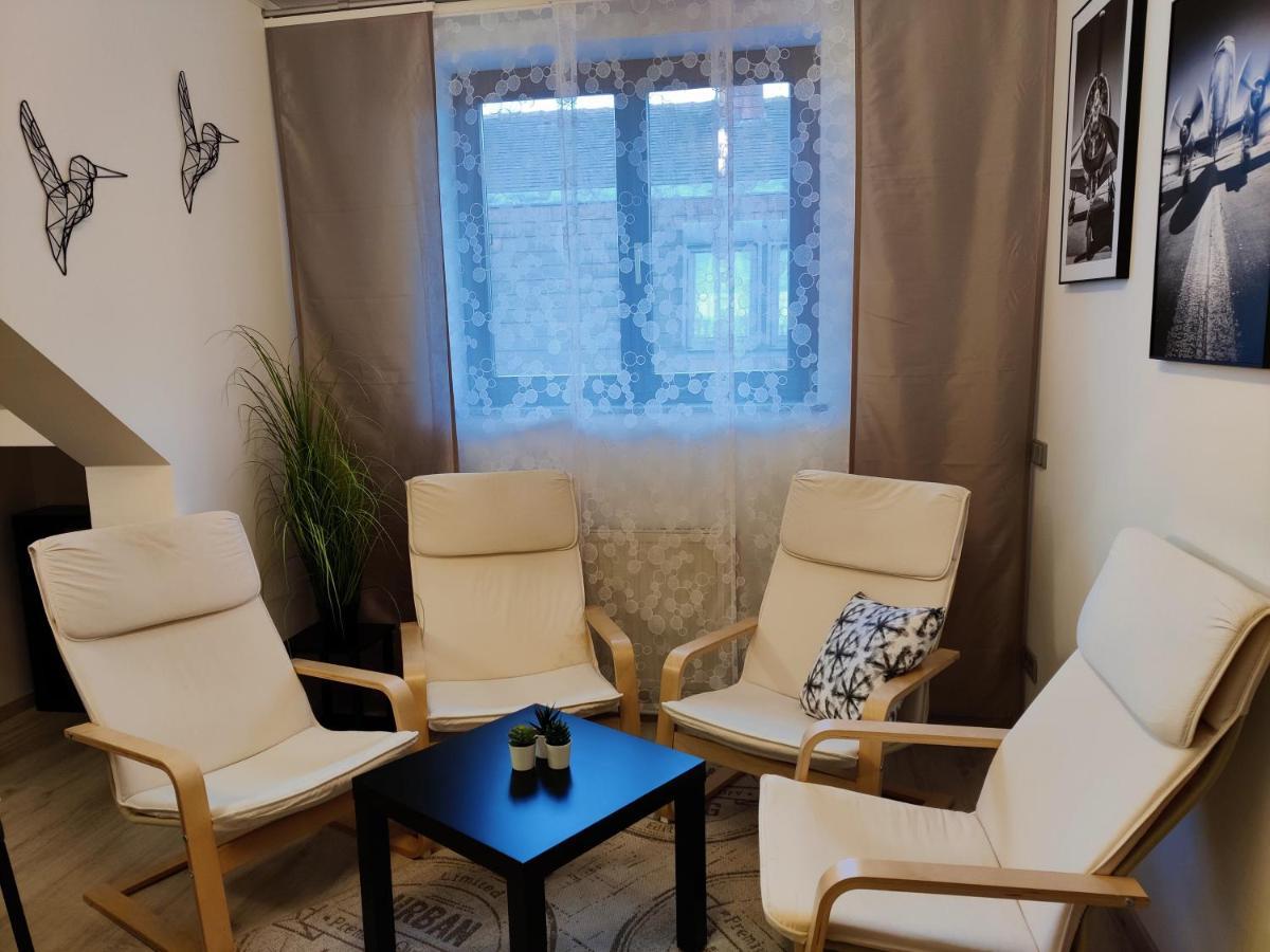 Holiday Home In Quiet Beautiful Area With Two Separate, Modern, Furnished Apartments Deutsch-Wagram Buitenkant foto