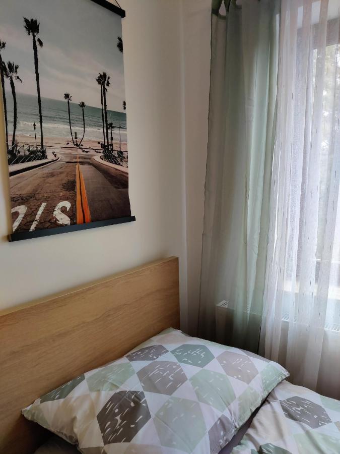 Holiday Home In Quiet Beautiful Area With Two Separate, Modern, Furnished Apartments Deutsch-Wagram Buitenkant foto