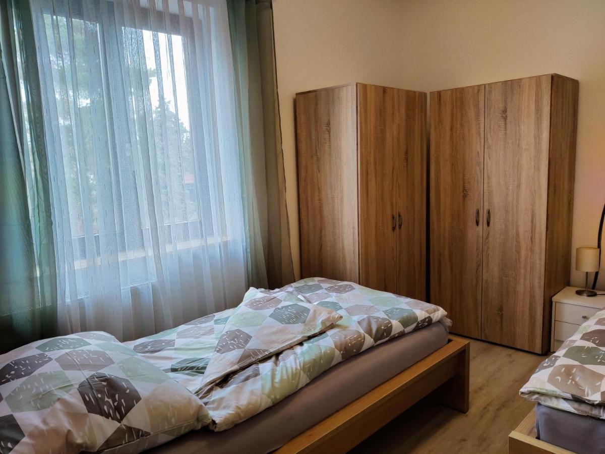 Holiday Home In Quiet Beautiful Area With Two Separate, Modern, Furnished Apartments Deutsch-Wagram Buitenkant foto