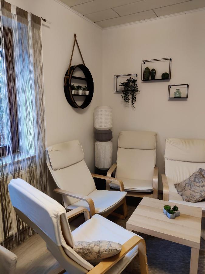 Holiday Home In Quiet Beautiful Area With Two Separate, Modern, Furnished Apartments Deutsch-Wagram Buitenkant foto