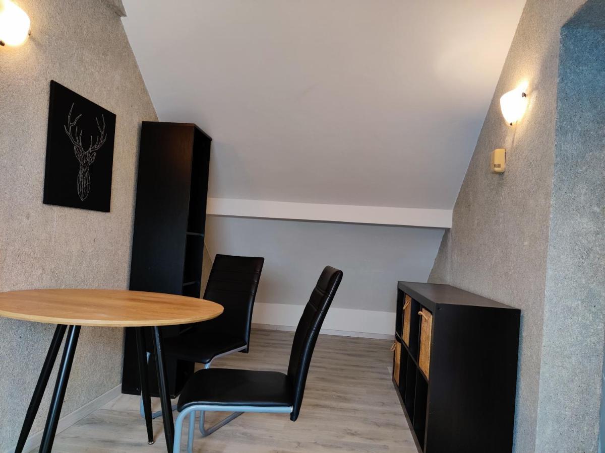 Holiday Home In Quiet Beautiful Area With Two Separate, Modern, Furnished Apartments Deutsch-Wagram Buitenkant foto