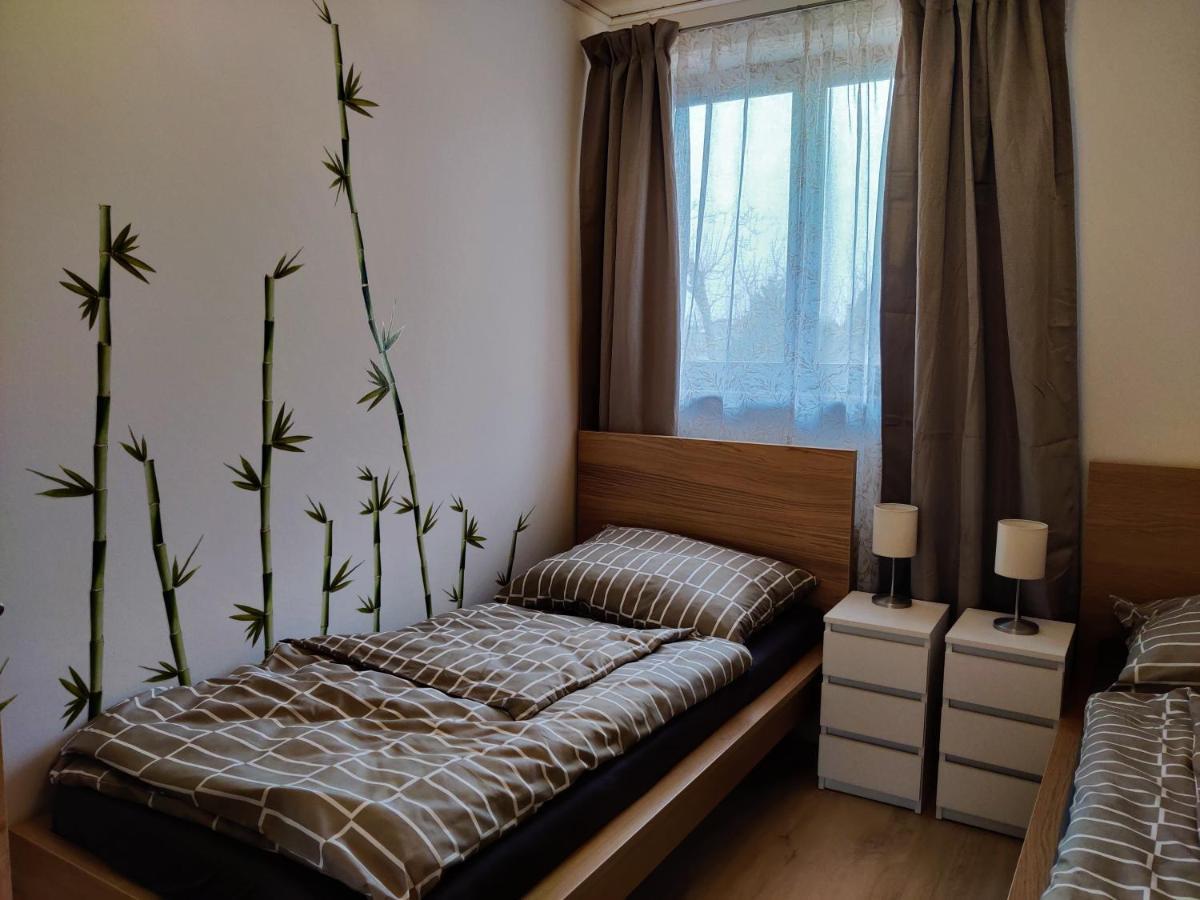 Holiday Home In Quiet Beautiful Area With Two Separate, Modern, Furnished Apartments Deutsch-Wagram Buitenkant foto