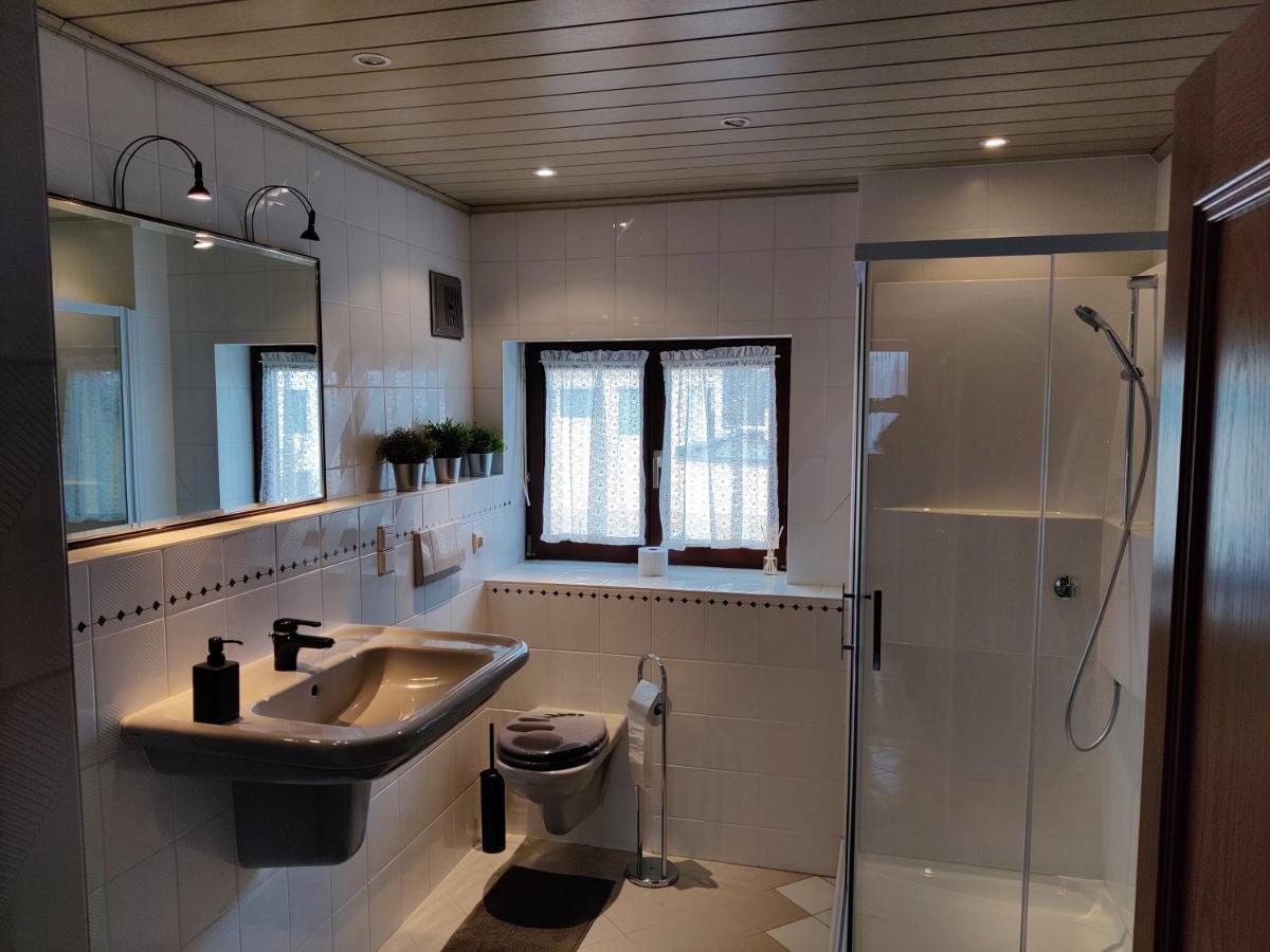 Holiday Home In Quiet Beautiful Area With Two Separate, Modern, Furnished Apartments Deutsch-Wagram Buitenkant foto